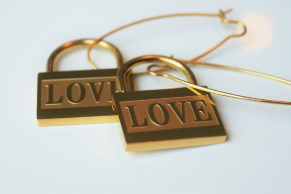 ARETES LOVE